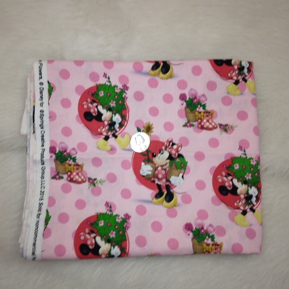 FABRIC Disney licensed Flower Gardener Minnie Mouse, 2 yards - Picture 2 of 11